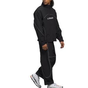 Survêtements en nylon pour hommes OEM Survêtements en nylon et polyester coupe-vent avec passepoil réfléchissant Ensemble de joggings légers personnalisés - Product Image 4