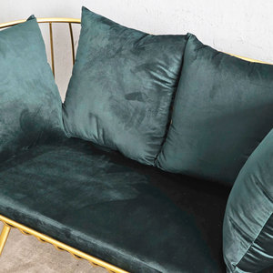 Sofá contemporáneo SFB68056 con estructura de hierro dorado y cojines color verde azulado - Product Image 6