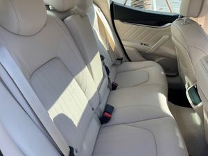 Offre exceptionnelle : Maserati Ghibli 2022 propre et prête à être expédiée - Product Image 4