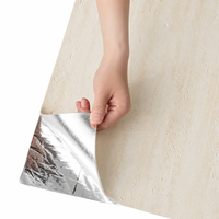 Papier peint MORLENX à texture de plâtre beige chaud pour salon, chambre et décoration murale intérieure moderne