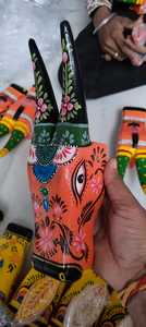 Cabeza de vaca de madera pintada a mano hecha a medida, ideal para usar como decoración del hogar y adecuada para revender en tiendas caseras - Product Image 2