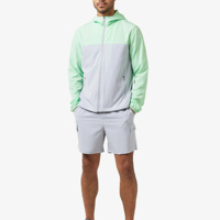 Completo Estivo da Uomo: Giacca a Vento Lavorata a Maglia con Blocchi di Colore e Pantaloncini, Leggero in Poliestere e Cotone, Traspirante, Casual, con Cappuccio