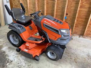 Tractor Cortacésped de Jardín Nuevo y Usado con Transmisión Hidrostática, Altura de Corte Ajustable y Recolector de Césped Grande - Product Image 1