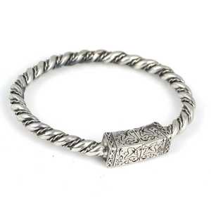 Pulsera Adana de Plata de Ley 925 con Piedra Cuadrada Blanca y Motivo de Hoja, Pulsera de Tenis Moderna - Product Image 5