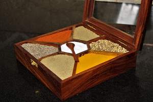 Caja de especias indias de madera multiusos personalizada, caja de almacenamiento con compartimento de madera Masala 6 especias - Product Image 4