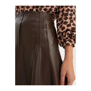 Jupe en similicuir taille haute pour femme avec des détails de couture élégants et sans poche - Product Image 5