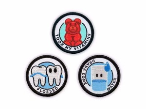 Patch brodé personnalisé tendance, coloré, auto-adhésif, logo brodé, vêtements brodés, échantillon de temps de fabrication, patch pour veste - Product Image 3