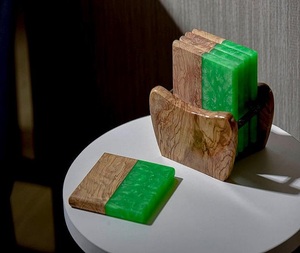 Posavasos de té de madera de nogal pulido Juego de posavasos de resina cuadrada en stock de f s i - Product Image 1