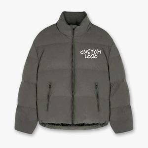 Veste matelassée en toile enduite pour homme, style tendance 2024, vente en gros, hiver, imperméable, à capuche, avec logo imprimé - Product Image 2