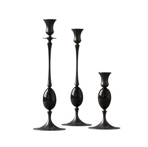 Bougeoirs en métal coniques décoratifs pour la maison de style supérieur pour la décoration de la maison et de l'hôtel au meilleur prix - Product Image 1