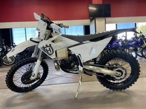 มอเตอร์ไซค์วิบาก Husqvarna TE 300 Pro ปี 2025-2026 คุณภาพ 100% ขนาด 1000-1500 ซีซี มอเตอร์แบบไร้แปรงถ่าน ใหม่ พร้อมจัดส่งทั่วโลก - Product Image 2