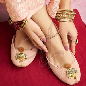 Wholesale Low MOQ Custom Made Anti-Slippery Velvet Khussa with Genuine Leather Outsole for Women-High Quality Fashion Footwear - Product Image 2