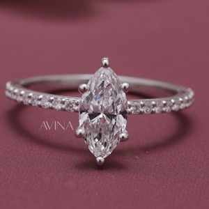 Anillo de Compromiso y Boda con Diamante Corte Marquesa Certificado por IGI, con Pavé, en Oro Amarillo/Rosa y Blanco de 18K - Product Image 1