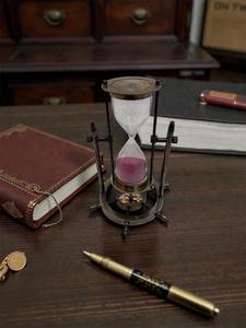 Sablier en métal de finition luxueuse, améliorant le bureau à domicile, les salles d'étude et les espaces décoratifs élégants - Product Image 5