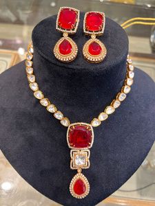 Ensemble de colliers Moissanite Kundan de haute qualité finition Premium bijoux de mariée et de fête avec des détails fins étincelle luxueuse - Product Image 4