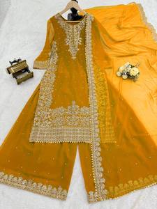Ensemble de Kurti long ethnique pour femmes imprimé numériquement avec Salwar, prix de gros sur les vêtements inclusifs pour femmes - Product Image 3
