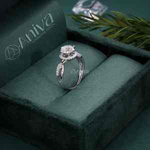 Bague de fiançailles unisexe en or blanc 14 carats de créateur élégante coupe ronde diamant étincelant Halo Accents bagues de pierres précieuses de mode pour - Product Image 1