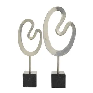 Sculpture décorative abstraite en marbre Statues de décoration intérieure avec base noire Sculpture moderne en métal poli Wade Logan Silver Marble - Product Image 2