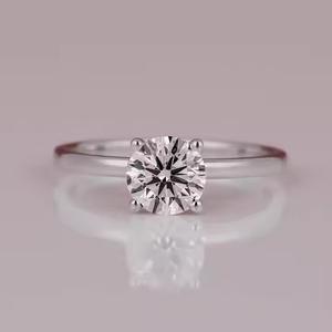 Anillo de compromiso chapado en oro macizo de 14 quilates de corte redondo estilo clásico de lujo con anillo de diamante de corte redondo cultivado en laboratorio para regalo de cumpleaños - Product Image 1