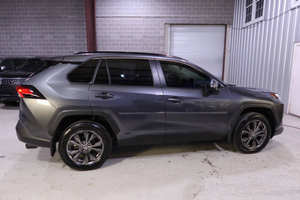 Toyota RAV 4 Hybride XLE Premium 2024 légèrement utilisée - Product Image 5