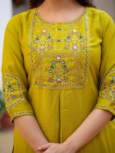 Ensemble Kurta et pantalon traditionnel indien avec dupatta assorti - Product Image 3