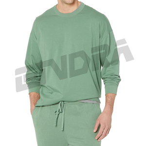 T-shirt basique à manches longues pour hommes, col ras du cou, couleur unie, haut en coton doux, coupe confortable, tenue quotidienne décontractée, style de rue - Product Image 1