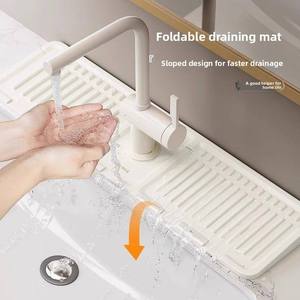 Tapis anti-éclaboussures en silicone avec drainage incliné pour évier de cuisine - Product Image 1