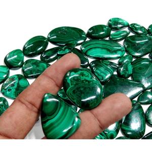 พลอยมาลาไคต์ธรรมชาติ รูปทรงผสม แบบหลวม ทรงหลังเบี้ย ขัดเงาทั้งสองด้าน ขนาดผสม ขายส่ง สำหรับทำเครื่องประดับ - Product Image 3