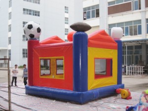 Vente flash : château gonflable de football américain de 13 pieds en PVC, usage commercial - Product Image 3