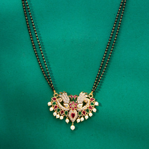 Collar con colgante de moda chapado en oro hermoso Mangalsutra de diseñador de pavo real antiguo - Product Image 1