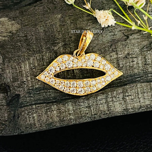 Colgante de Oro de 14K con Forma de Labios y Diamante Natural, Joyería Cristiana de Lujo para Mujer - Product Image 5
