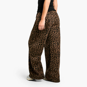 Vente en gros de pantalons de survêtement 100% coton à imprimé leapord de haute qualité pour femmes pantalons de survêtement pour femmes poids lourd avec logo brodé personnalisé - Product Image 3