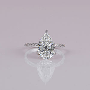 Anillo de compromiso con pavimento clásico certificado IGI Chapado en plata de ley, corte de pera, Diamante cultivado en laboratorio, Diamante de corte de media eternidad - Product Image 2