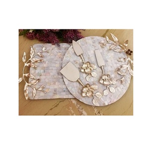 Plateau de service élégant rond et rectangulaire en nacre avec ensemble de couverts de couteau à fromage à fleurs pour hôtel, maison et restaurant - Product Image 1