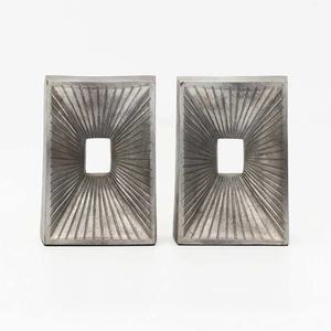 2025 Best Seller extremo de libro de metal hecho a mano tamaño personalizado aluminio Metal níquel plata acabado organizador de mesa extremo de libro - Product Image 2