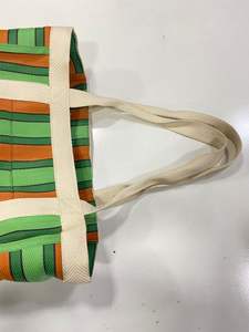 Métier à tisser manuel à la mode écologique personnalisé sacs de plage et cosmétiques recyclés étuis à provisions à rayures tissés en plastique à fermeture éclair réutilisables - Product Image 3