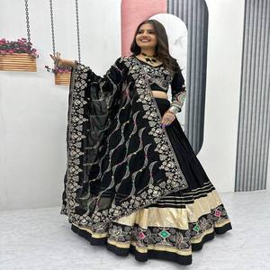 Navratri Special Pure Cotton Lehenga Choli Set con bordado de hilo y trabajo de secuencia Garba Festival Outfit para mujer - Product Image 1