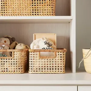 Cesta rectangular de 40x29x17,5 cm con asas hecha de bastón de ratán, cesta de almacenamiento bohemio sostenible ecológica OEM ODM - Product Image 4
