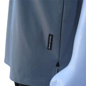 Camiseta de entrenamiento gris de gran tamaño Camiseta de gimnasio de rendimiento Boxy Fit, camiseta de entrenamiento y fitness duradera que absorbe el sudor y antimicrobiana - Product Image 5