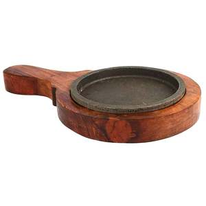 Plato caliente de tamaño personalizado con forma de triángulo, plato de chisporroteo con Base de madera y hierro puro de Calidad exclusiva para servir comida hecho a mano a granel - Product Image 6