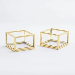 Boîte à bijoux en métal moderne et luxueuse, écologique, cadre en métal doré, découpe en laiton, couvercle design, anneaux, boucles d'oreilles, colliers, rangement à domicile - Product Image 5