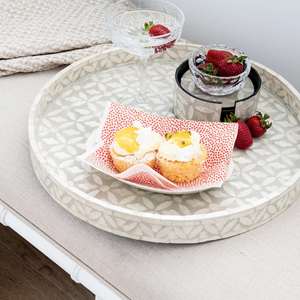 Precio de fábrica al por mayor para la elegante bandeja de servir de resina hecha a mano con incrustaciones de nácar para fines decorativos del hogar - Product Image 1