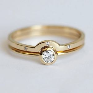 ชุดกรอบกลมสีทอง14K 18K แหวนโซลิแทร์ประดับเพชรที่มีวงแหวนแต่งงานซ้อนกันได้สำหรับวงแหวนแต่งงาน - Product Image 4