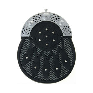 Sporran avant en fourrure fait à la main classique pour kilts écossais tenue culturelle traditionnelle et sacs Sporran formels des hauts plateaux à vendre - Product Image 1