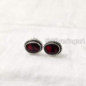 Boucles d'oreilles à clous pour femmes, pierre précieuse grenat naturel, boucles d'oreilles bohèmes de Noël, bijoux faits à la main, boucles d'oreilles à clous en argent sterling 925 - Product Image 1