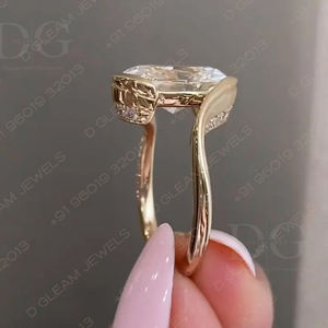 แหวนหมั้นและแต่งงานเงินแท้ ประดับเพชรโมอิสซาไนต์ทรงอัสเชอร์ 4 กะรัต รับรองโดย IGI แบบ Bypass Solitaire Eternity Bezel Set สำหรับเจ้าสาว - Product Image 4