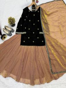 Ensemble Lehenga Palazzo en velours de créateur à prix avantageux, avec dupatta, pour les occasions de mariage, de fête ou traditionnelles - Product Image 5