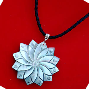 Collar de Concha Marina, Joyería Artística, Colgante de Concha Tallada con Motivo de Estrella para Regalo - Product Image 4