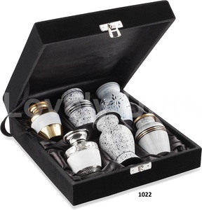 Mini urnas de recuerdo de latón/urnas funerarias pequeñas de aluminio Juego de 6 piezas en una caja de terciopelo - Product Image 1