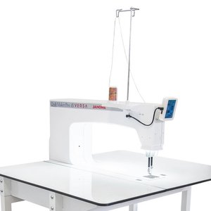 Machine à Quilter Longarm Quilt Maker Pro 18 Versa, pour travaux assis et debout, avec point noué, aiguille simple, nouveau moteur et régulation du point - Product Image 1
